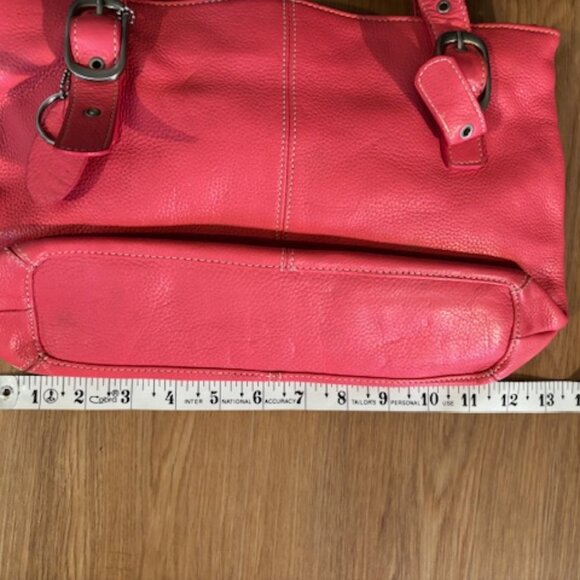 Tig & Co Pink Pebbled Leather Handbag w/Keychain Very Good Condition - Picture 5 of 7